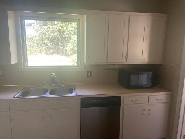 Building Photo - 3520 Lazy Ln