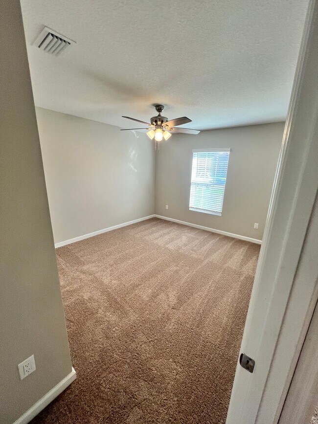 Building Photo - NEW 4 BEDROOM 3 BATH HOME! AMAZING LOCATION!