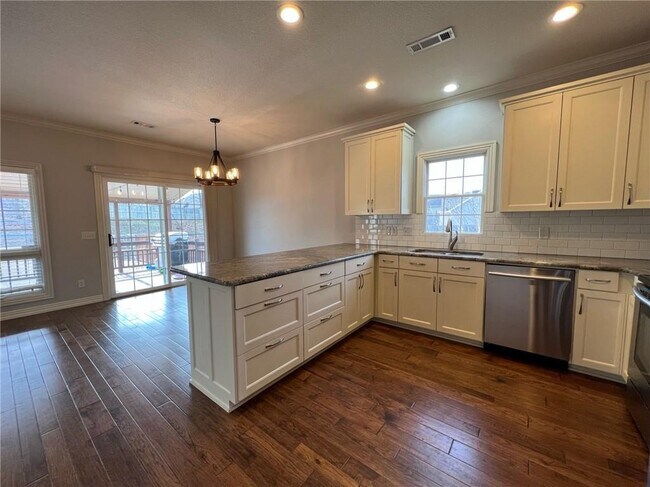 Building Photo - 1004 NE Carnahan Ct