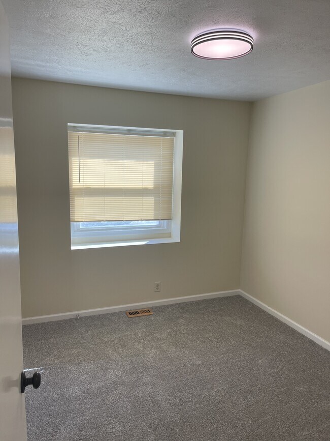 Building Photo - 406 Laredo Rd