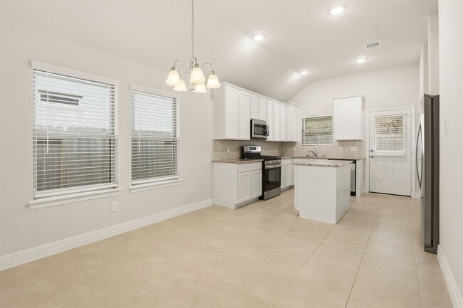 Building Photo - 40704 Guillemont Ln