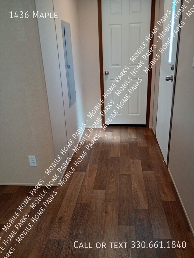 Building Photo - 1436 Maple-