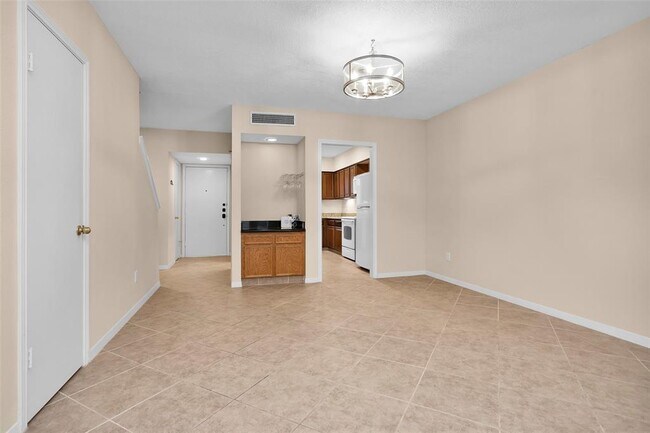 Building Photo - 938 Memorial Village Dr