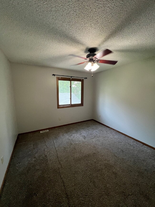 Building Photo - Recently Renovated 2Br / 1.5Ba Home with D...