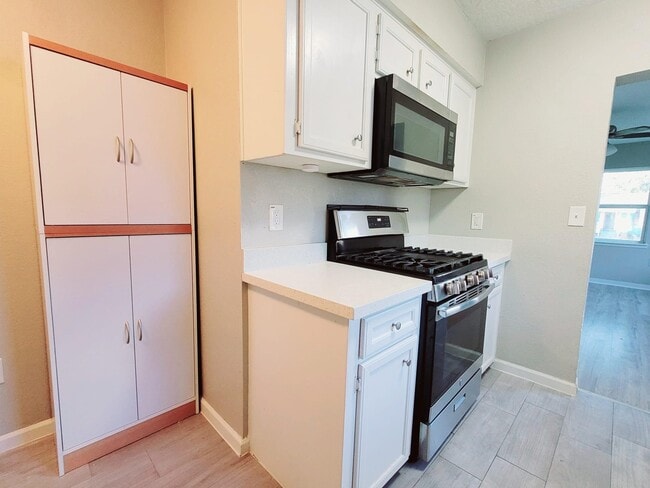 Building Photo - 2313 35th Ave N