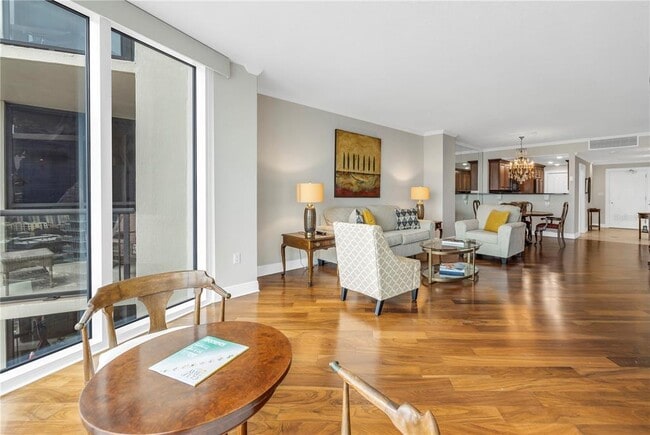 Building Photo - 1 Beach Dr SE