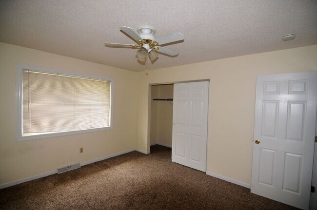 Bedroom - 4 Devon Ct