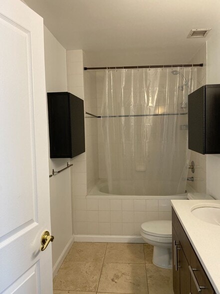 Building Photo - 1555 California St