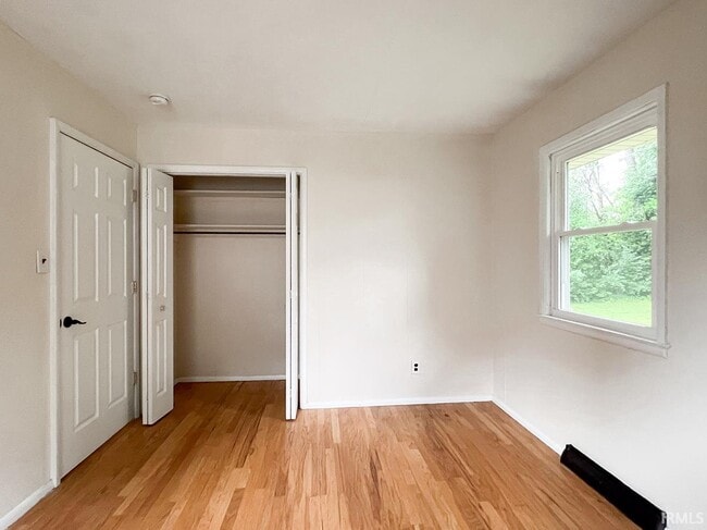 Building Photo - 2519 E 7th St