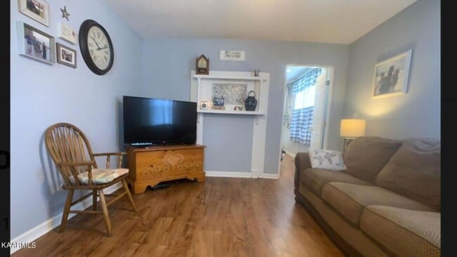 Building Photo - Maryville 37804 - 3 bedroom, 1.5 bath home - Call Troy Adams  865-233-6949