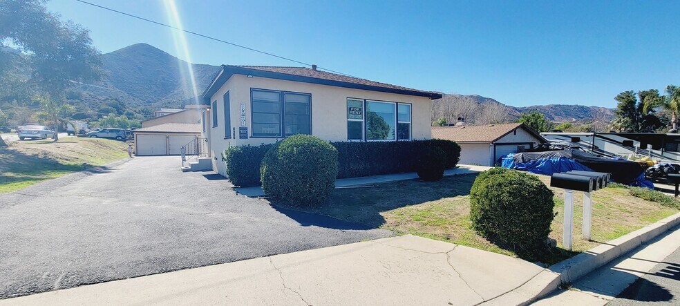 Building Photo - 16911 Glenetta Way