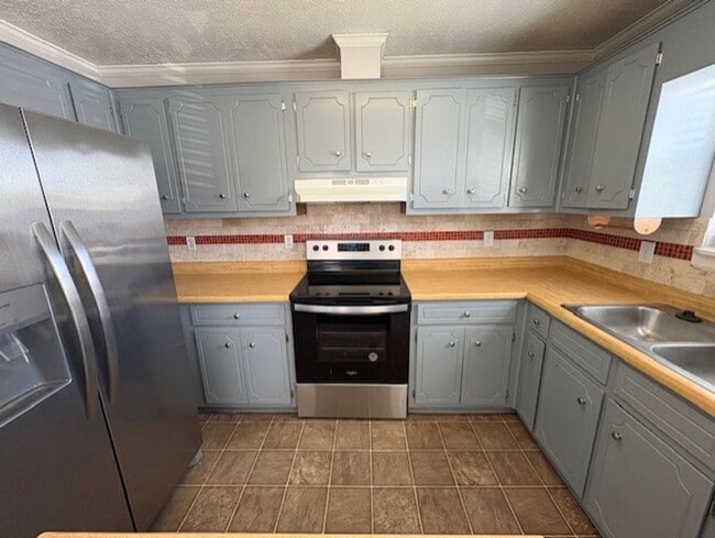 Building Photo - 3909 Almon Dr