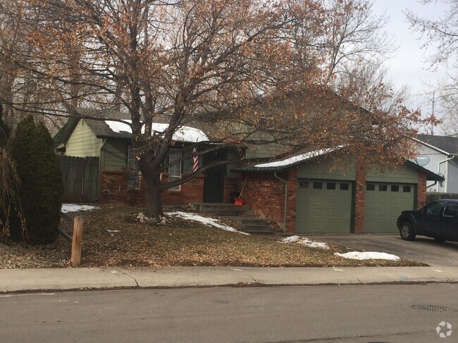 Building Photo - 2619 Hanover Dr