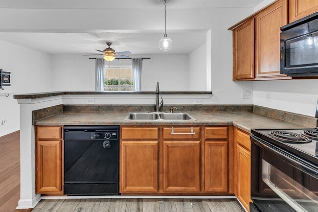 Building Photo - Townhome close to Brentwood and Antioch -A...