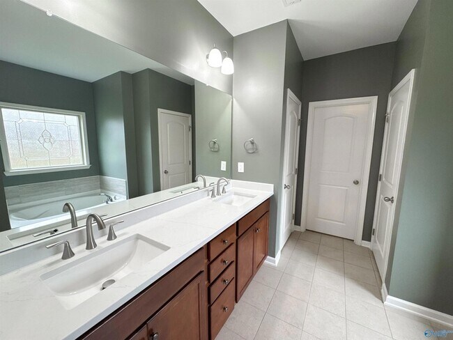 Building Photo - 14389 Water Stream Dr