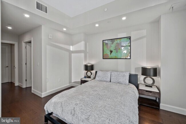 Building Photo - 1330 Lancaster St