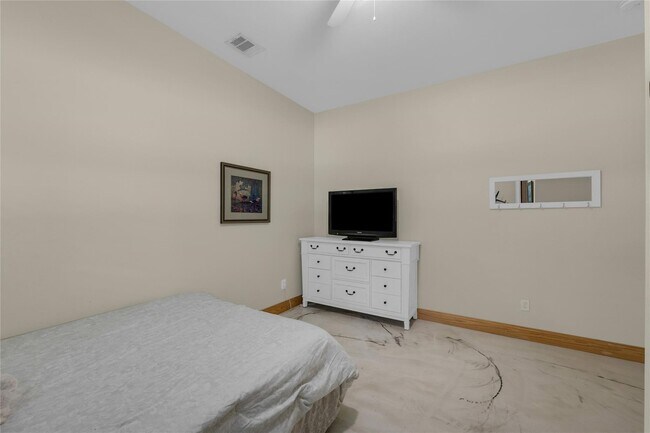 Building Photo - 25737 Glen Loch Dr