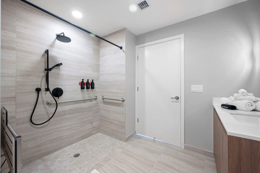 Building Photo - 7145 Harding Ave