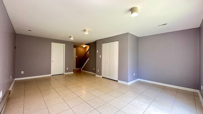Building Photo - 704 St Peters Ct