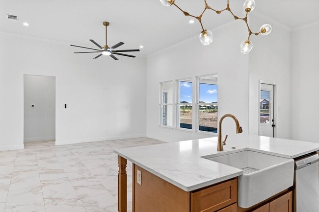 Building Photo - 206 E Persimmon Dr
