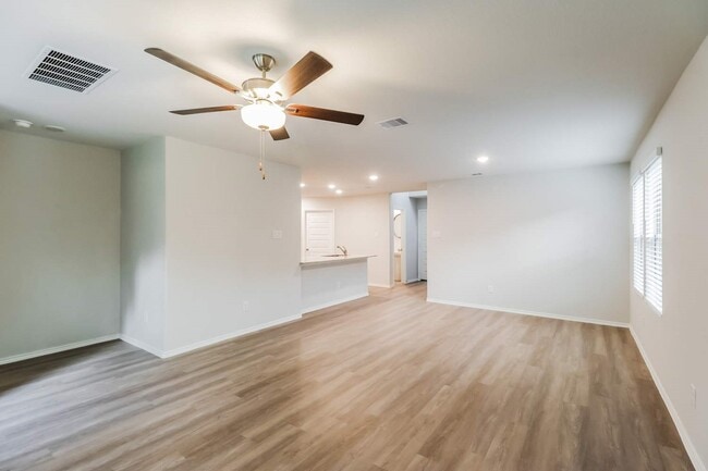 Building Photo - 5608 Poinsettia Pl