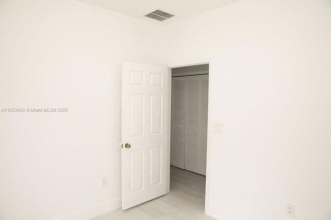 Building Photo - 273 SE 32nd Ave