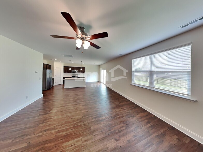 Building Photo - 5220 Valor Dr