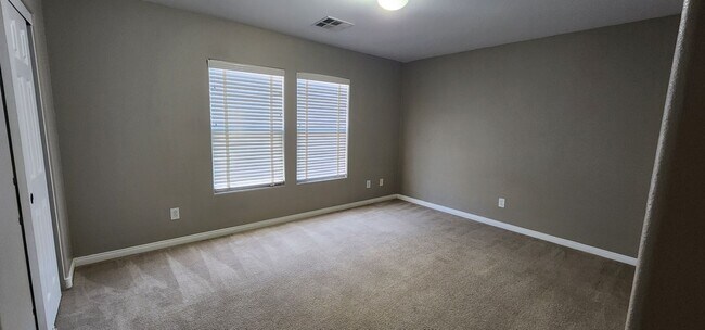 Building Photo - Lone Mountain Heights Luxury Living! 1st-m...