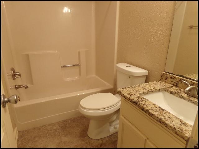 Building Photo - 119 Pin Oak Cove