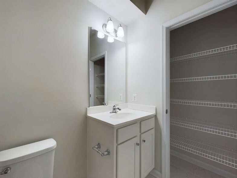 Building Photo - 25 Chester Ct