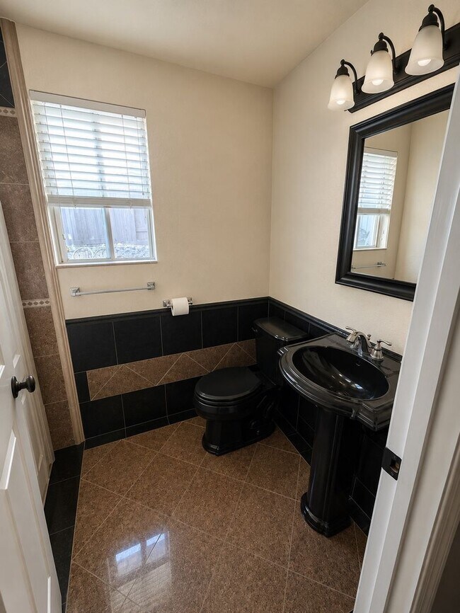Building Photo - 742 Rambleton Dr