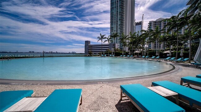 Building Photo - 480 NE 31st St