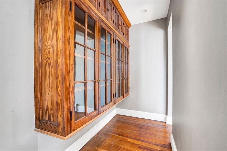 Building Photo - 151 Highland St