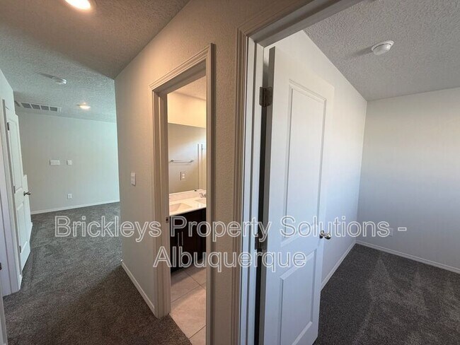 Building Photo - 6118 Chicago Dr SE