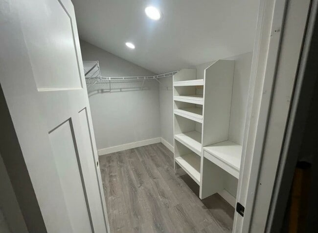 Building Photo - Fully furnished town home in Bigfork
