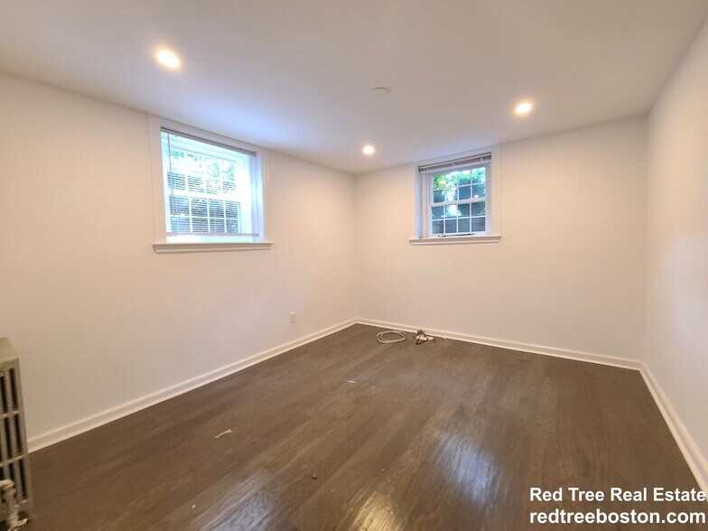 Building Photo - 67 Wyman St