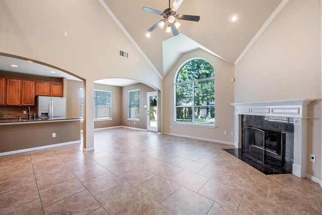 Building Photo - 158 Rocky Point Dr