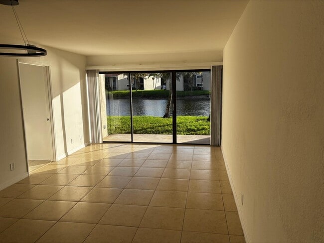 Building Photo - 1515 Lake Crystal Dr