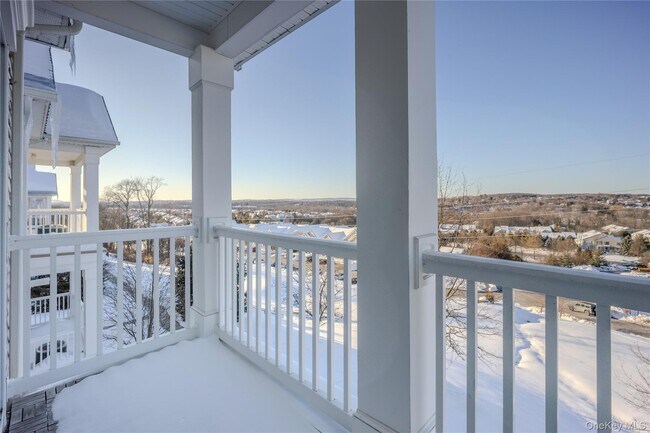 Building Photo - 2216 Bennington Dr