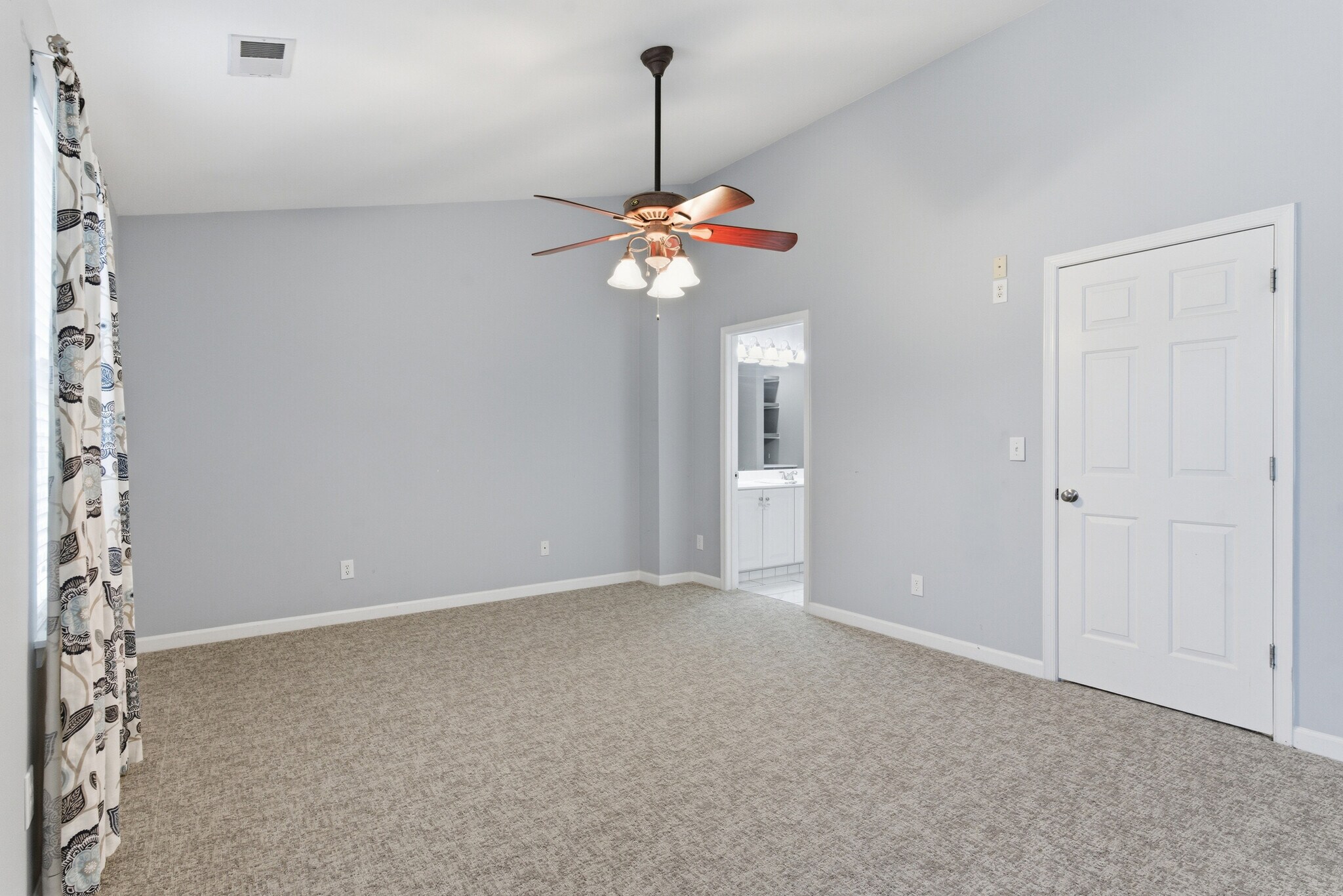 Building Photo - 8020 Boone Trce
