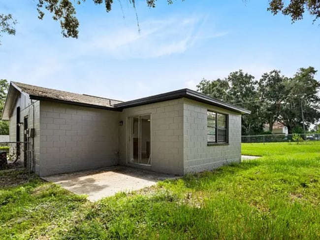 Building Photo - 744 S Bailey Ave