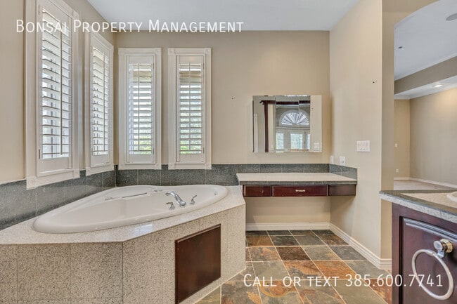 Building Photo - 11291 Palisade View Dr