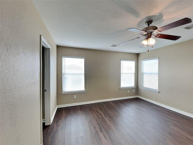 Building Photo - 18435 Westgate Pasture Ln