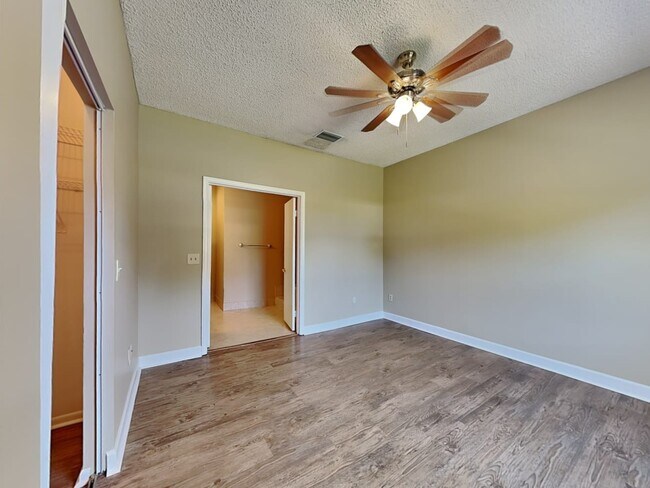Building Photo - 1421 SW 85th Ave