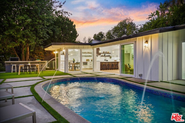 Building Photo - 4670 Brewster Dr