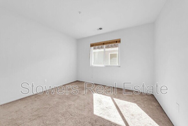 Building Photo - 116 Foxglove Ln