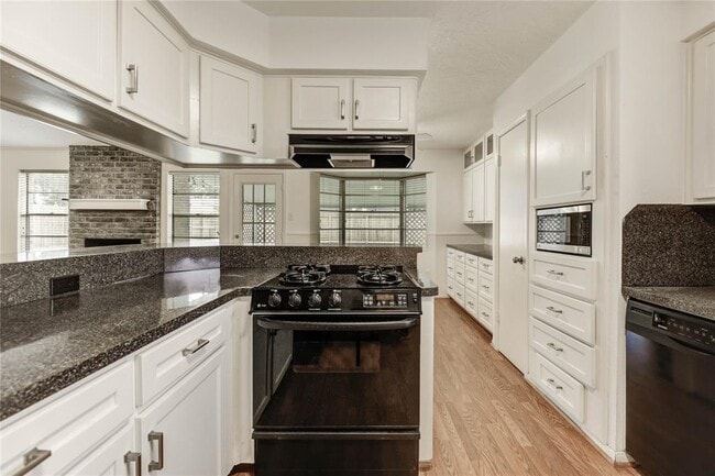 Building Photo - 12207 Meadowdale Dr
