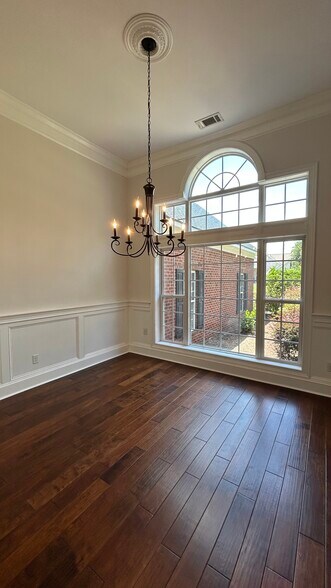Building Photo - 389 Chastain Cir