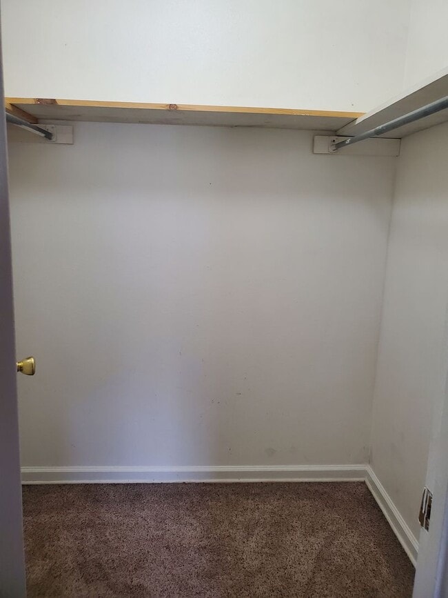 Building Photo - 709 Macey St