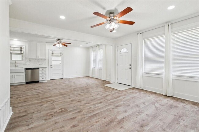 Building Photo - Kent Avenue